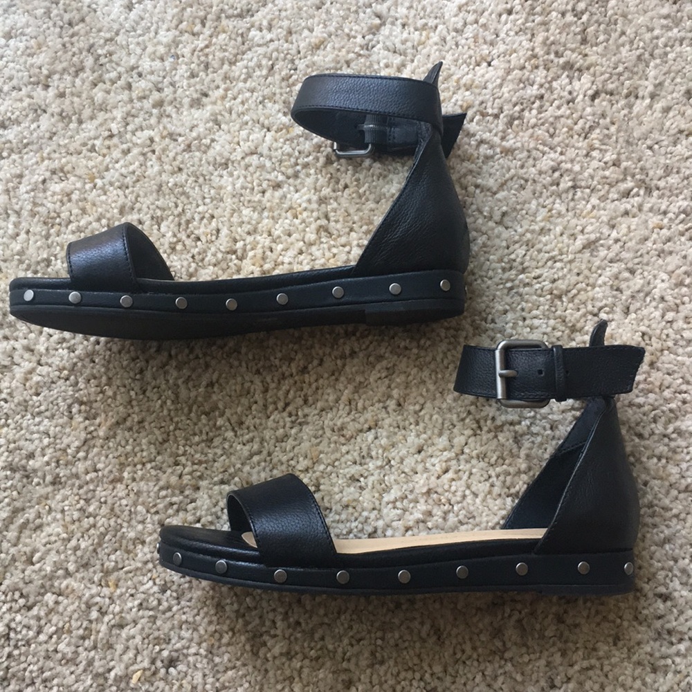 Chinese Laundry Sandals